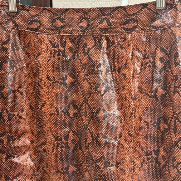 Express x Negin Mirsalehi Faux Leather Skirt - Brown/Black Snake Print Size 6 - Picture 4 of 10